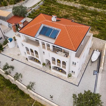 Apartman White House