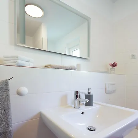 Apartman White House Marusici